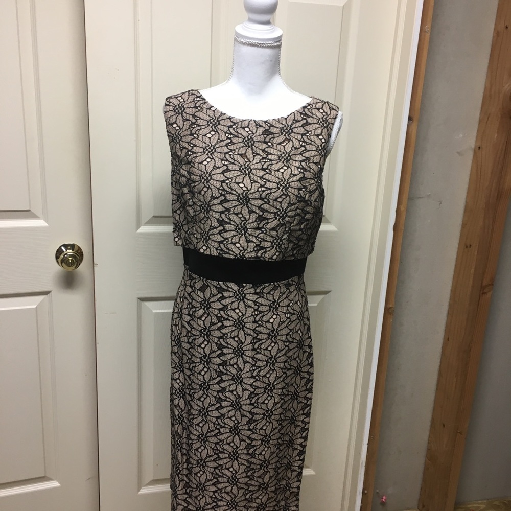 Pretty black and nude sleeveless dress